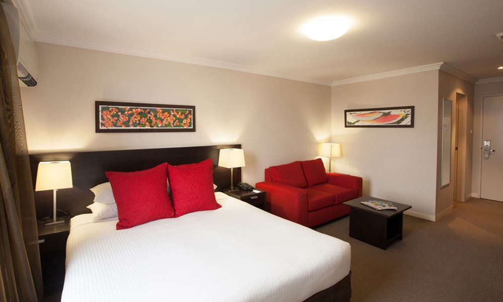 Wine Country Motor Inn Cessnock Executive King Room-1.jpg